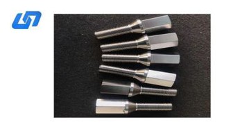 Tornillo de titanio para buje de automóvil